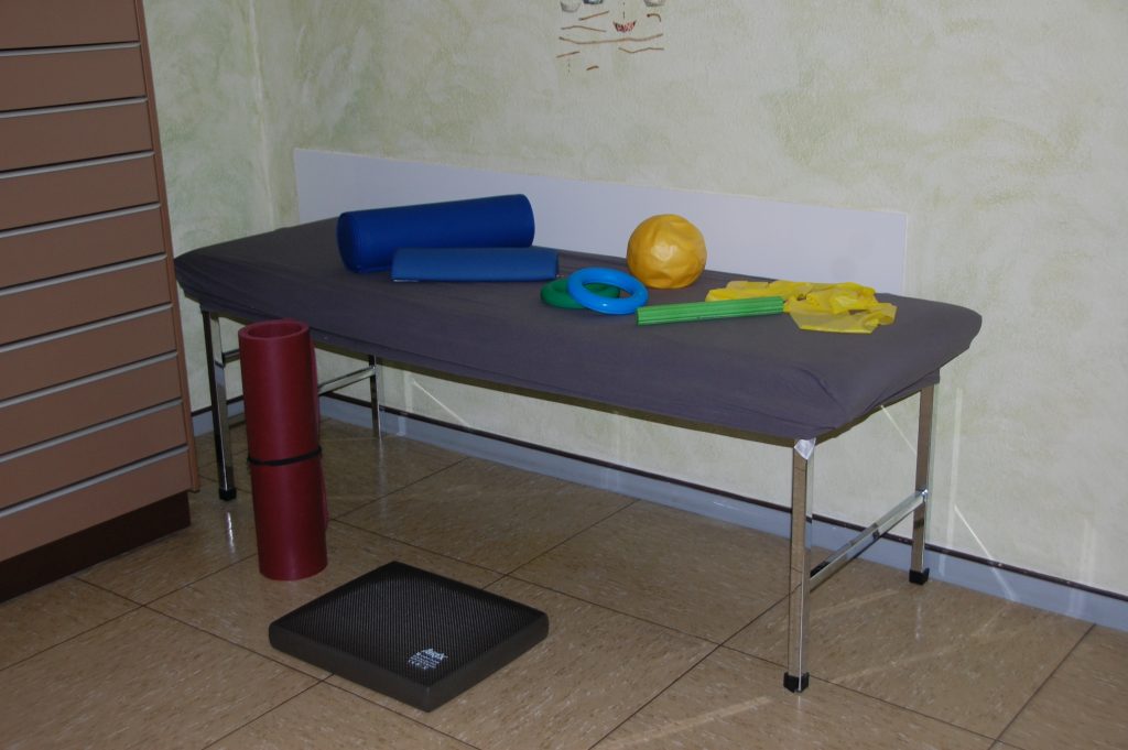 Ergotherapie, ErgoTherapie, Ergotherapiepraxis, Vulkaneifel, Adenau, Mehren, Daun, Ulmen, Hillesheim, Gerolstein, Mayen, Ergotherapeutin, Psychiatrie, Psychosomatik, psychisch – funktionelle Behandlung, ADHS, ADS, Depressionen, Angststörungen, Demenz, Psychose, posttraumatische Belastungsstörung, Trauma, Hirnleistungstraining, Schlaganfall, neuropsychologisch – orientierte Behandlung, Hirntumor, Orthopädie, motorisch – funktionelle Behandlung, Rheuma, Feinmotorik, Graphomotorik, MKT, Metakognitive Training bei Depressionen, PEP, kognitive Training, demenz – balance – Modell, Spiegeltherapie, sensomotorisch – perzeptive Behandlung, motorisch – funktionelle Behandlung,